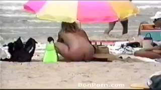 Culs nus à la plage