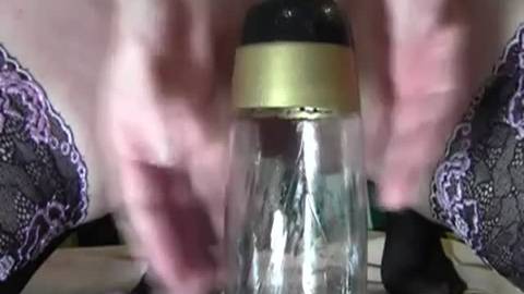 Dilatation extrême à l'aide d'une bouteille de vodka