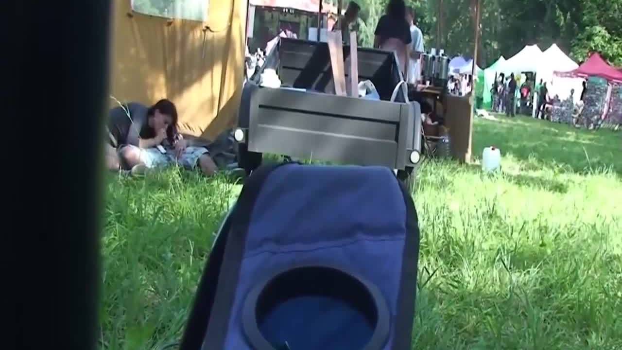 Festivalière baisée derrière une tente en plein...- BonPorn